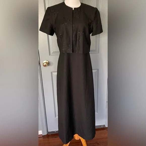 donna ricco embroidered dress 90s Vintage Donna Ricco Gingham Floral Embroidered Sheath Dress (M) – KEPT  BY KAY main image 1